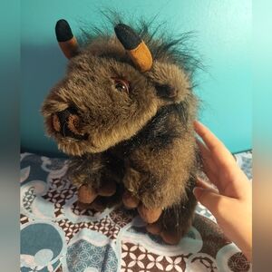 Bison stuffed animal w/ velcro front hooves